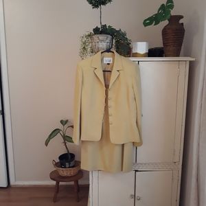 A beautiful Vintage suite